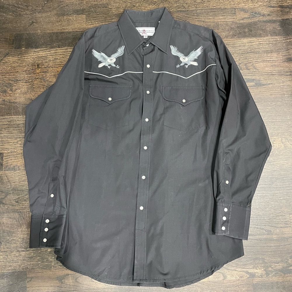 Vintage Diamond Ranchwear black snap front shirt. Grey eagle embroidery.